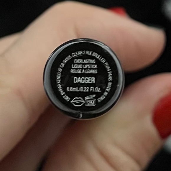 Kat Von D Everlasting Liquid Lipstick Dagger - Picture 3 of 4